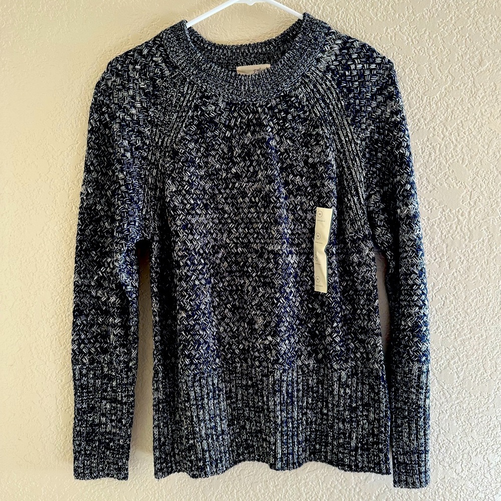 Universal threads Navy blue, white, green hues. Perfect a cold day